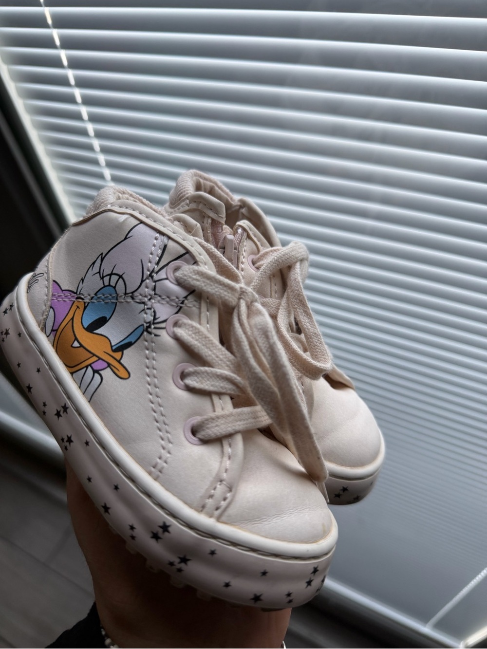 Zara Girls Light Pink Daisy Duck Canvas Sneakers with Star Sole